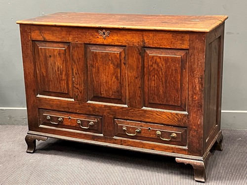 Lot 846 - A late 18th century oak mule chest on ogee...