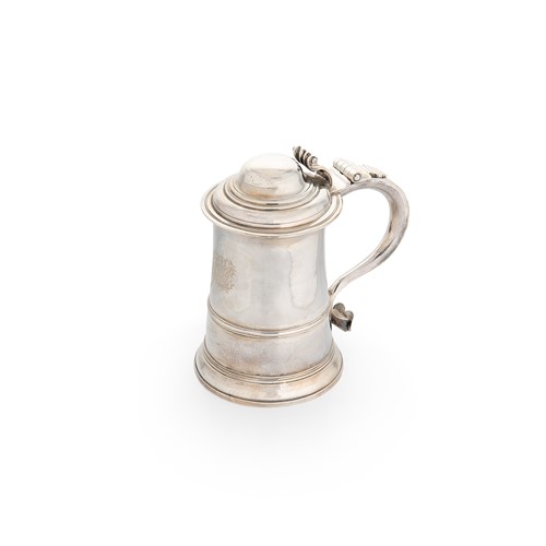 Lot 573 - A George III 18th century silver lidded tankard