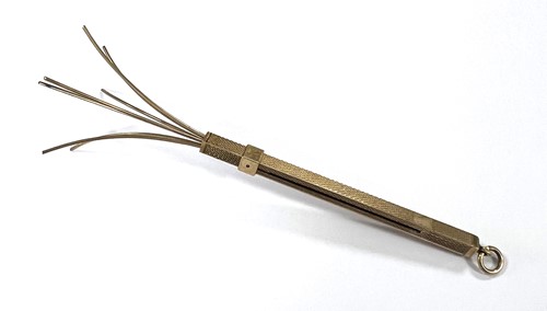 Lot 493 - A mid 20th century 9ct gold sliding swizzle stick