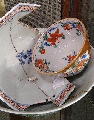 Lot 16 - Assorted Chinese and Japanese ceramics 18-20th century.