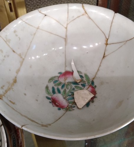 Lot 16 - Assorted Chinese and Japanese ceramics 18-20th century.