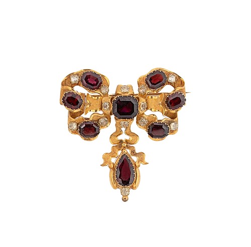 Lot 70 - A Victorian garnet and chrysoberyl brooch