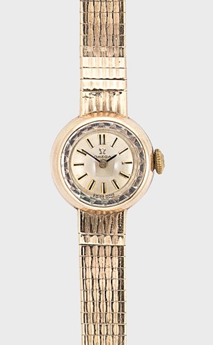 Lot 386 - Omega - A 9ct gold wristwatch