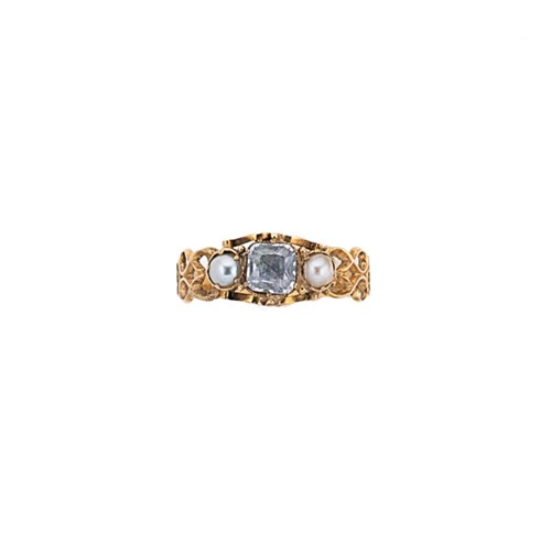 Lot 129 - A Georgian sapphire and split pearl ring