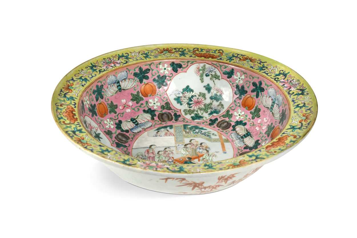 Lot 6 - A Chinese bowl, Qing Dynasty, 19th century