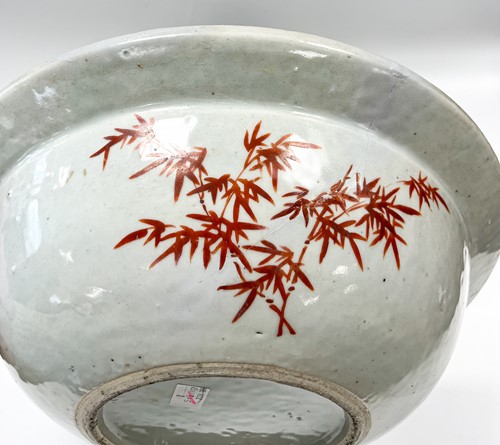 Lot 6 - A Chinese bowl, Qing Dynasty, 19th century