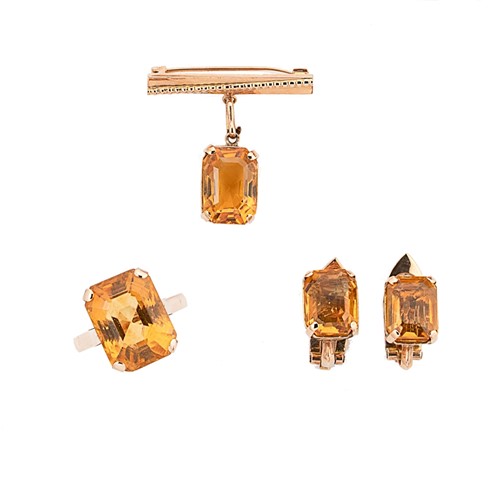 Lot 52 - A citrine ring, brooch and a pair of ear clips