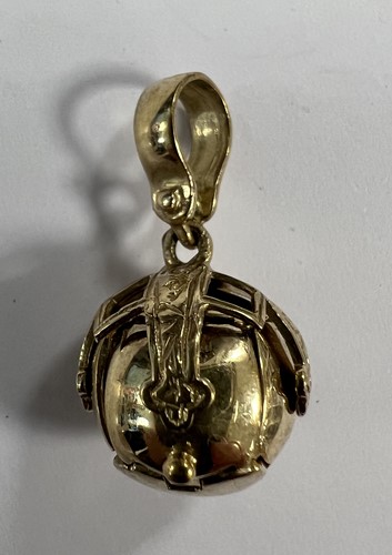 Lot 321 - A 9ct gold folding Masonic ball fob
