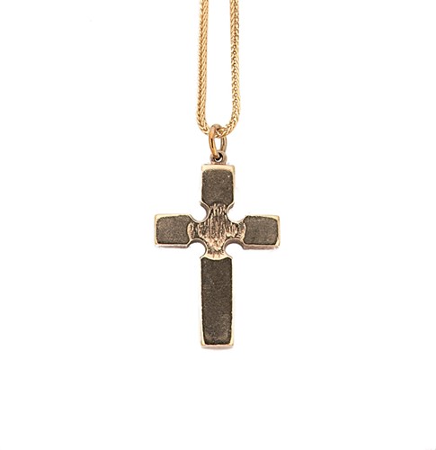 Lot 166 - A 9ct gold cross pendant and chain