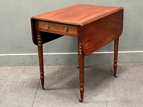 Lot 708 - A Regency mahogany Pembroke table 70 x 72.5 x...