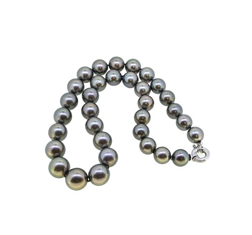 Lot 107 - A single row Tahitian pearl necklace