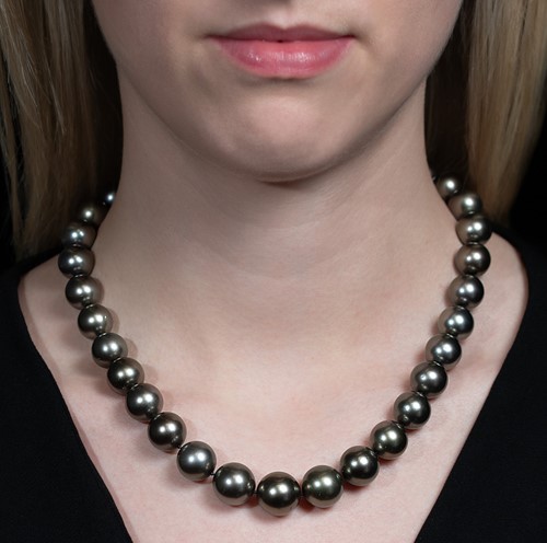 Lot 107 - A single row Tahitian pearl necklace