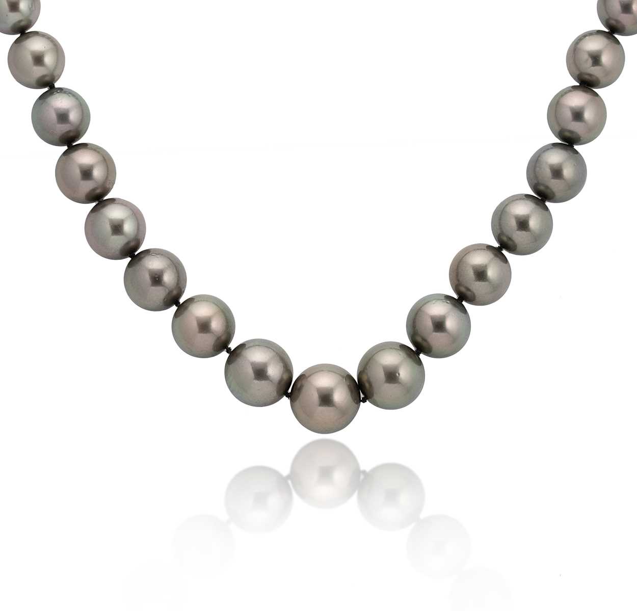 Lot 107 - A single row Tahitian pearl necklace