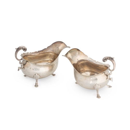 Lot 621 - 2 Edward VII silver sauce boats