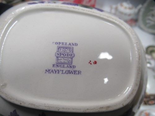 Lot 14 - A collection of decorative porcelain to...