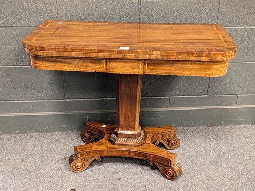 Lot 766 - An early 19th century crossbanded mahogany...