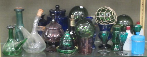 Lot 41 - A quantity of coloured glass to include a set...