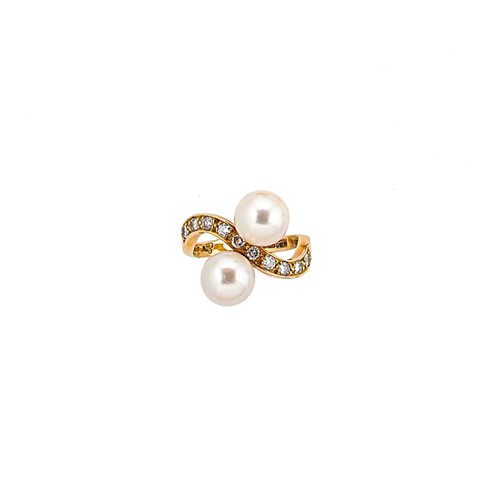 Lot 91 - A 14ct gold pearl and diamond ring