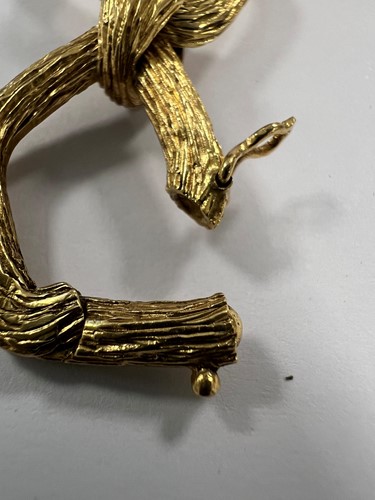 Lot 363 - Roy Cecil King for Bueche-Girod - An 18ct gold wristwatch