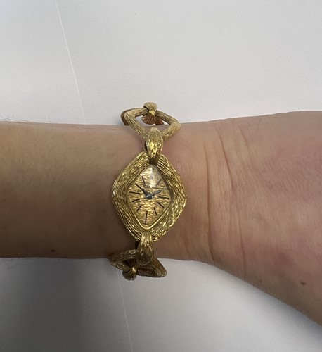Lot 363 - Roy Cecil King for Bueche-Girod - An 18ct gold wristwatch