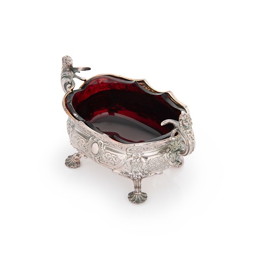 Lot 638 - A George V silver sugar bowl