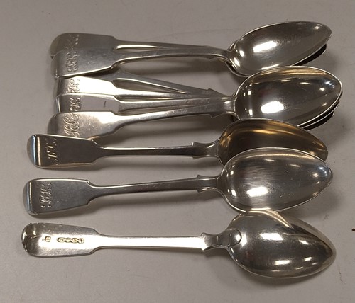 Lot 307 - Nine Victorian silver dessert spoons 447.7g...