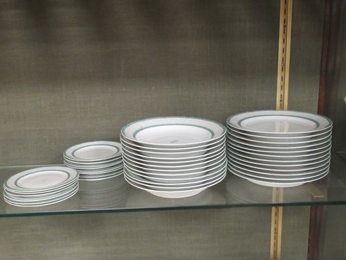 Lot 8 - A Nymphenburg dinner service, early 20th...