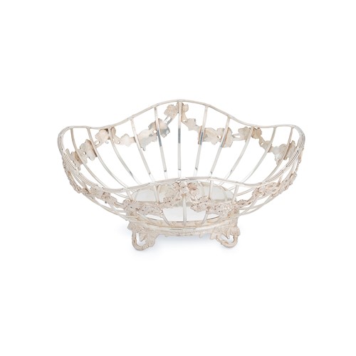 Lot 630 - An Edward VII silver wire fruit basket