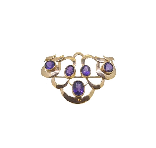 Lot 100 - An amethyst brooch