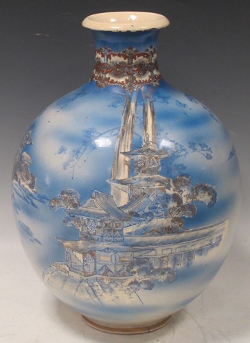 Lot 23 - A large early 20th century Japanese bottle vase