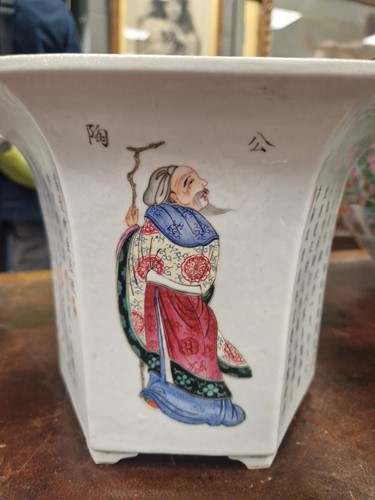 Lot 25 - A pair of Chinese Wu Shuang Pu porcelain hexagonal jardinieres