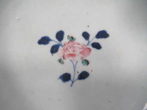 Lot 23 - A Chinese Export armorial porcelain bowl, Qing Dynasty, Qianlong Emperor circa 1770