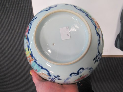 Lot 23 - A Chinese Export armorial porcelain bowl, Qing Dynasty, Qianlong Emperor circa 1770
