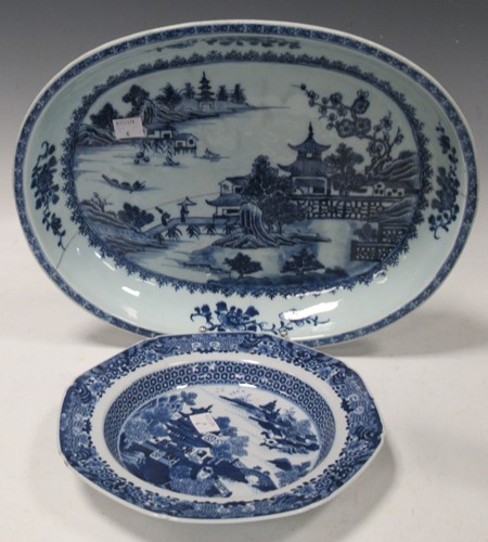 Lot 5 - An 18th century Chinese oval dish, decorated...