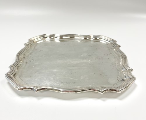Lot 641 - A George V silver waiter