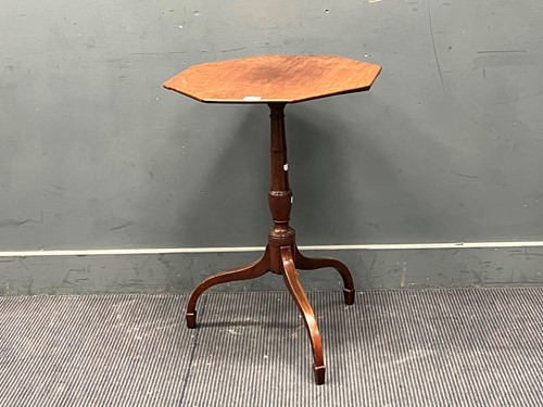Lot 459 - A George III mahogany tripod table
