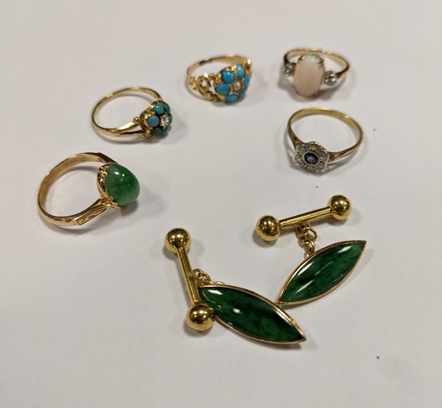 Lot 343 - A collection of jewellery, tested as 18ct gold,...
