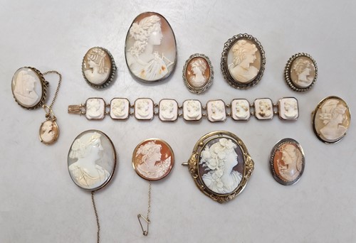 Lot 332 - A cameo set bracelet, mount tests as 9ct gold,...
