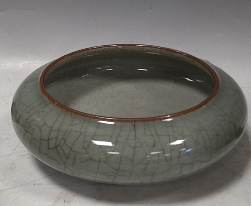 Lot 249 - A Chinese celadon bowl