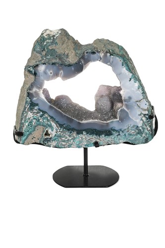 Lot 722 - An agate crystal slice, approximately 130 million years old