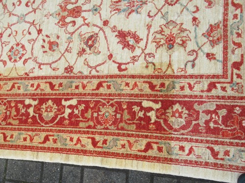 Lot 843 - A ziegler mahal rug with a biege ground colour...