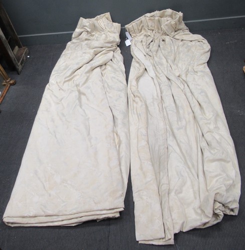 Lot 828 - A pair of chinoiserie interlined curtains in...