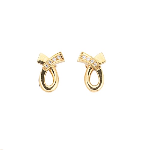 Lot 147 - A pair of 18ct gold diamond set ear studs