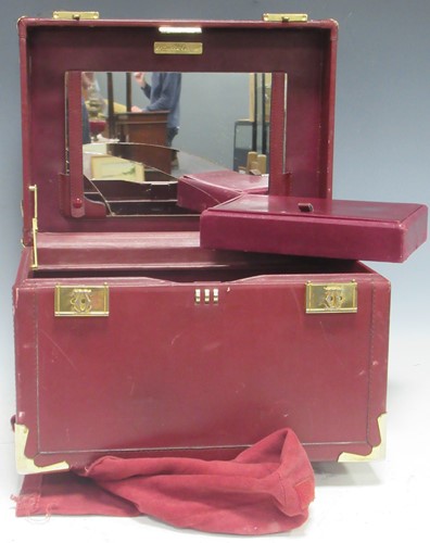 Lot 25 - A Les Must de Cartier vanity case