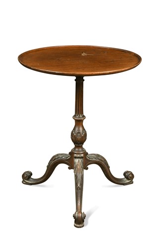 Lot 520 - A Chippendale style mahogany tripod table