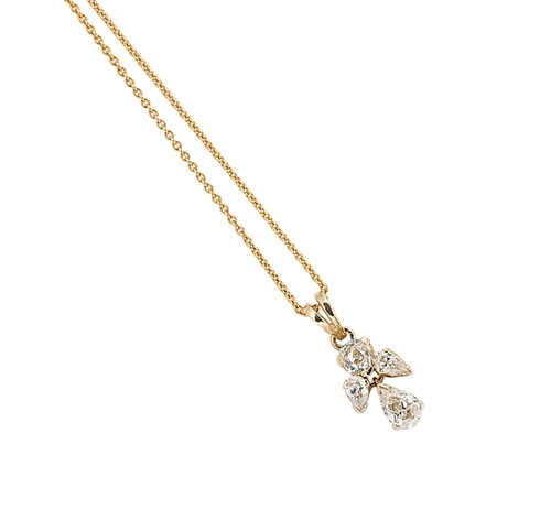 Lot 273 - A diamond set pendant and chain