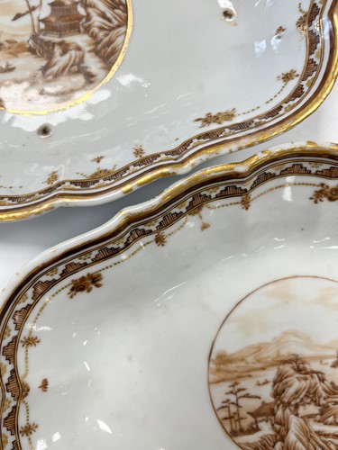 Lot 33 - A Chinese export porcelain rouge de fer five piece part dessert service, Qing Dynasty, circa 1790