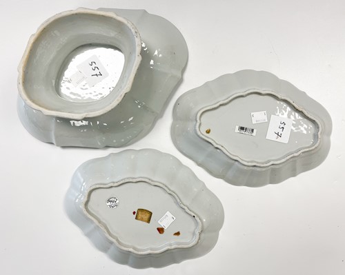 Lot 33 - A Chinese export porcelain rouge de fer five piece part dessert service, Qing Dynasty, circa 1790