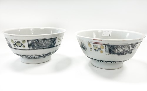 Lot 38 - A pair of Chinese porcelain Diana Cargo enamelled deep bowls, circa 1816