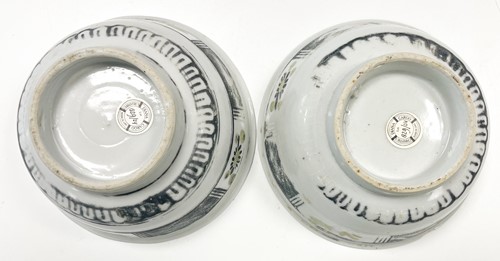 Lot 38 - A pair of Chinese porcelain Diana Cargo enamelled deep bowls, circa 1816
